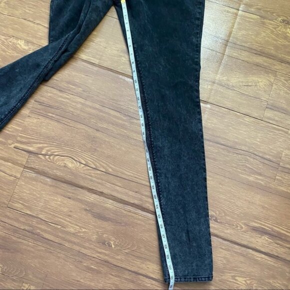 Aritzia Talula Acid Wash Black Jean Size 10 - Picture 5 of 9